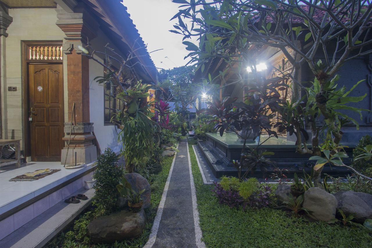 Nang Ade House Hotell Ubud Exteriör bild